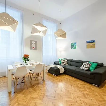 Oasis Paulay Ede Street Apartment Budapest