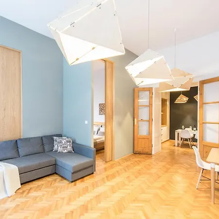 Oasis Paulay Ede Street *