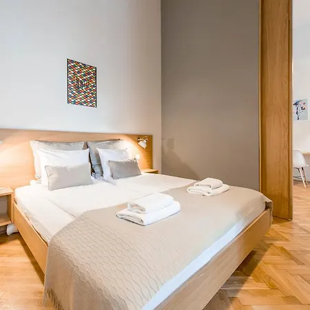 Oasis Paulay Ede Street *